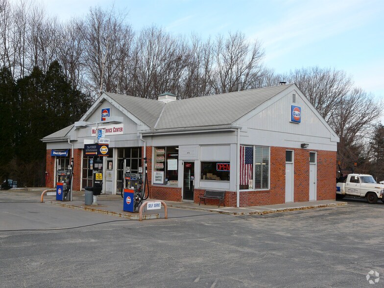 Primary Photo Of 575 Middle Tpke, Mansfield Service Station For Sale