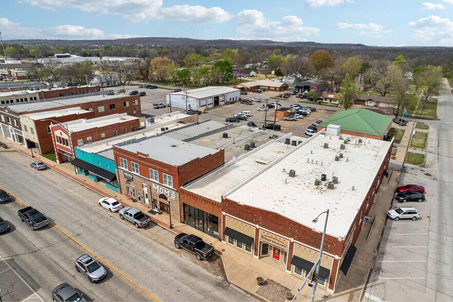 More Photos Of 219 E Rogers Blvd, Skiatook Storefront Retail Office For Sale