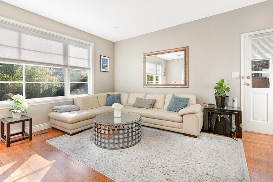 More Photos Of 2814 3rd Av W, Vancouver Hospitality For Sale