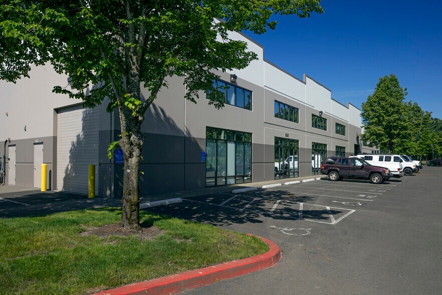 More Photos Of 1020-1080 NW Corporate Dr, Troutdale Unknown For Lease