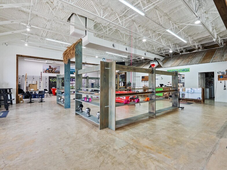 More Photos Of 12408 Highway 6, Santa Fe Freestanding For Lease