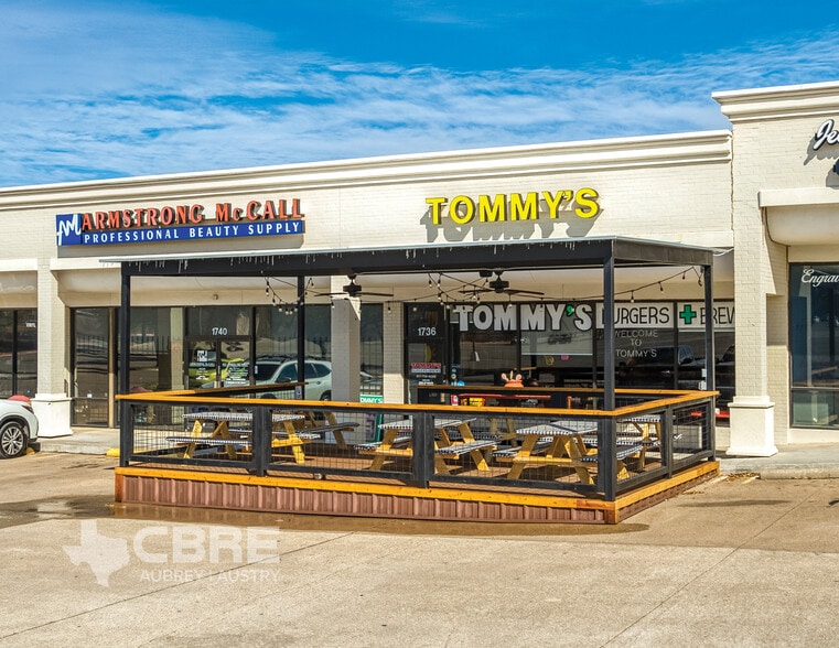 More Photos Of 1700-1760 Mall Cir, Fort Worth Freestanding For Lease