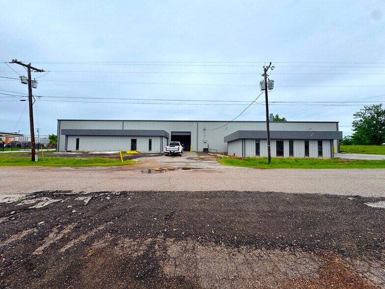 Primary Photo Of 6031 Fm 2767, Tyler Warehouse For Sale