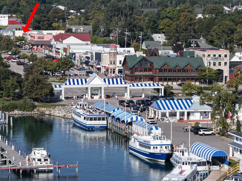 More Photos Of 217 E Central Ave, Mackinaw City Storefront For Lease