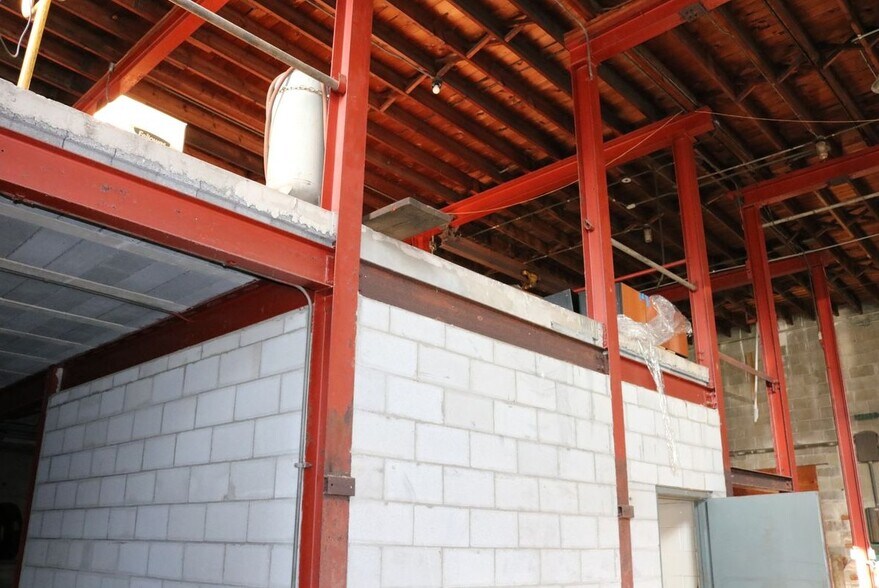 More Photos Of 113 S Dean St, Adrian Service For Sale