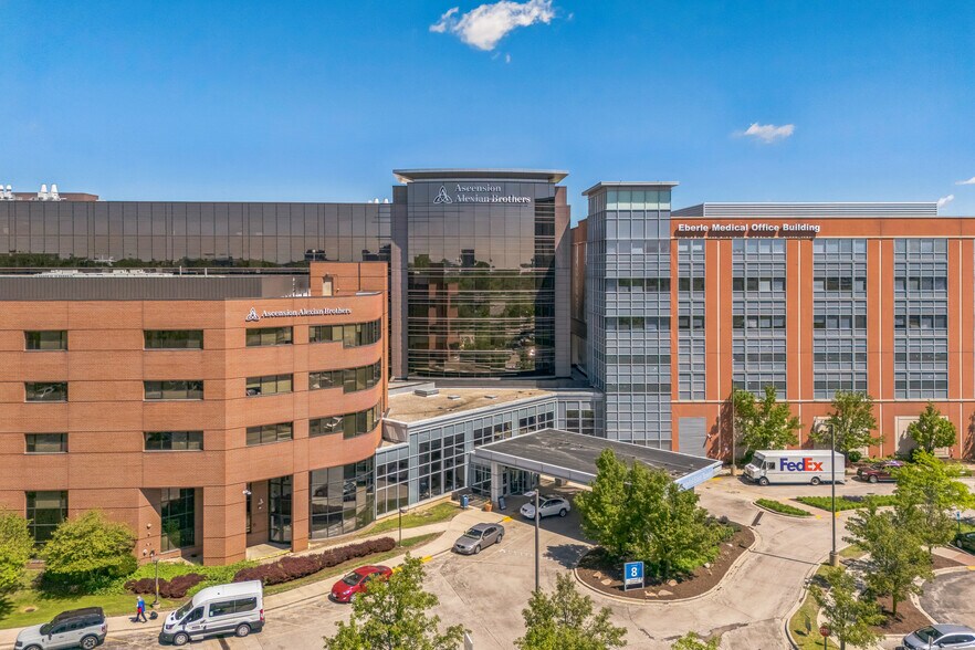 More Photos Of 800 Biesterfield Rd, Elk Grove Village Medical For Lease