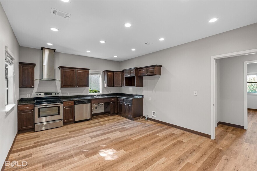 More Photos Of 3605 Youree Dr, Shreveport Office For Sale