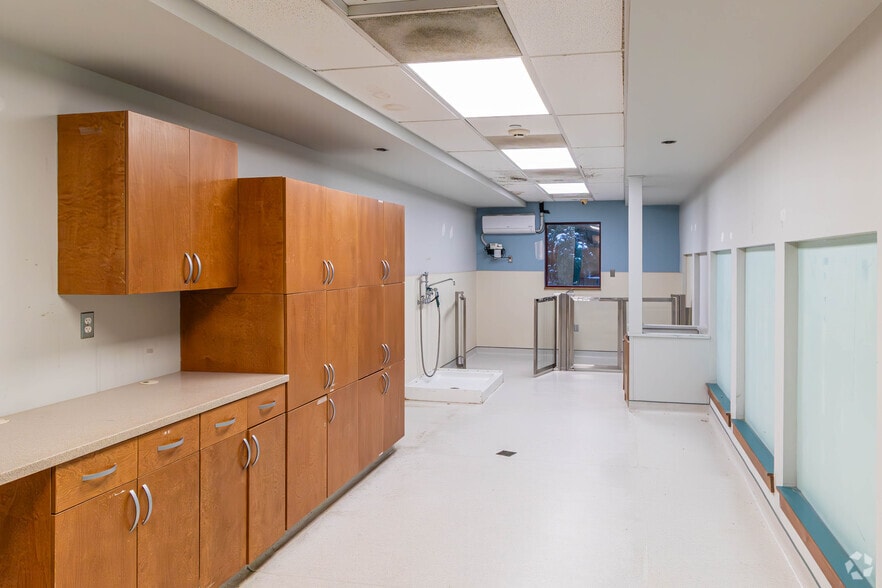 More Photos Of 197 Hance Ave, Tinton Falls Office For Sale