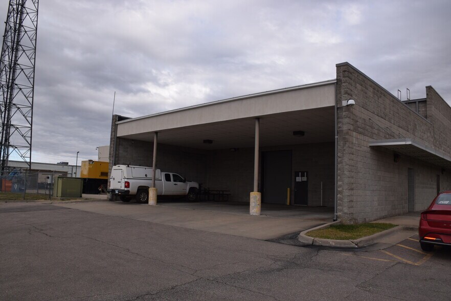 More Photos Of 2121 SW Chelsea Dr, Topeka Flex For Lease