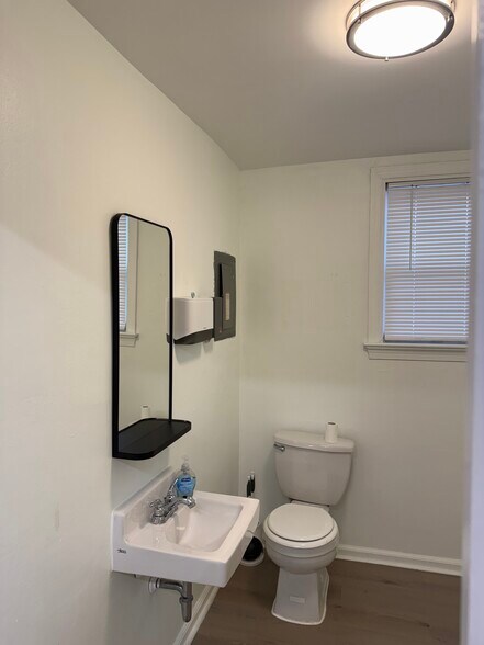 More Photos Of 2216 Macdade Blvd, Holmes Medical For Lease