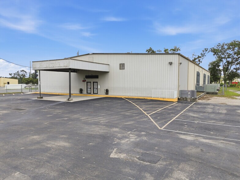 More Photos Of 357 NW Hall Of Fame Dr, Lake City Skating Rink For Sale