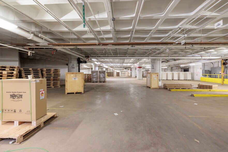 More Photos Of 1111 W 35th St, Chicago Flex For Lease