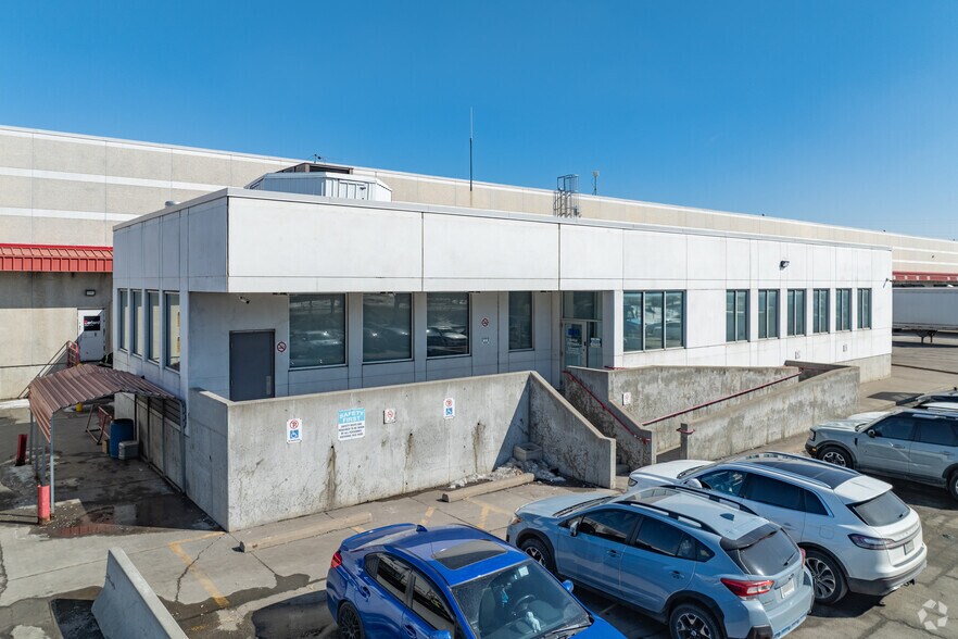 More Photos Of 8495 Goreway Dr, Brampton Warehouse For Lease