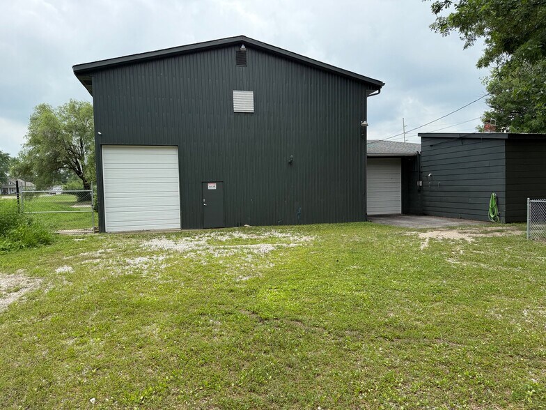 More Photos Of 2006 7th St, Columbus Storefront For Sale