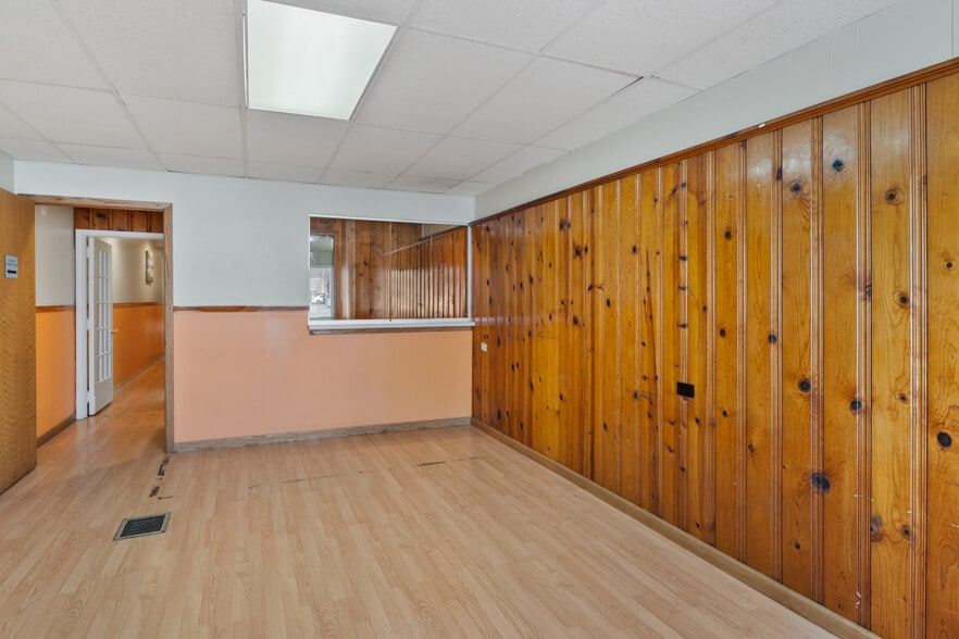 More Photos Of 2319 Vinton St, Omaha Office Residential For Sale