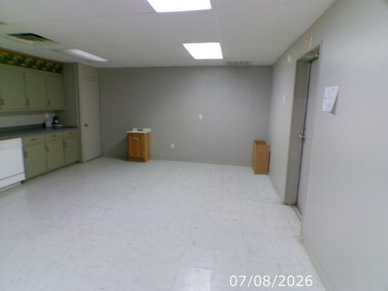More Photos Of 204 N 2nd St, Ozark Office For Sale
