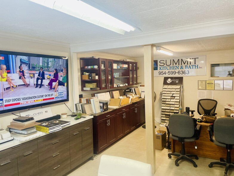 More Photos Of 4840-4860 N Dixie Hwy, Oakland Park Warehouse For Sale