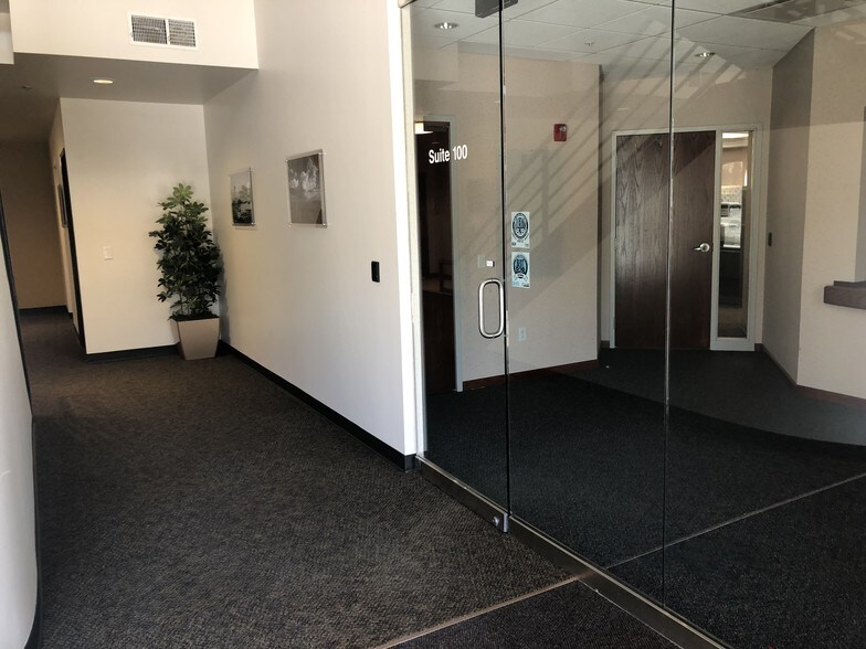 More Photos Of 2637 S 158th Plz, Omaha Office For Lease