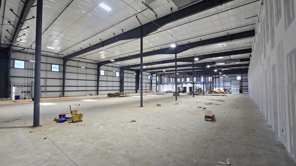 More Photos Of 168 Thunder Rd, Mooresville Light Manufacturing For Lease