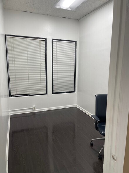 More Photos Of 13313-13321 Ventura Blvd, Sherman Oaks Office For Lease