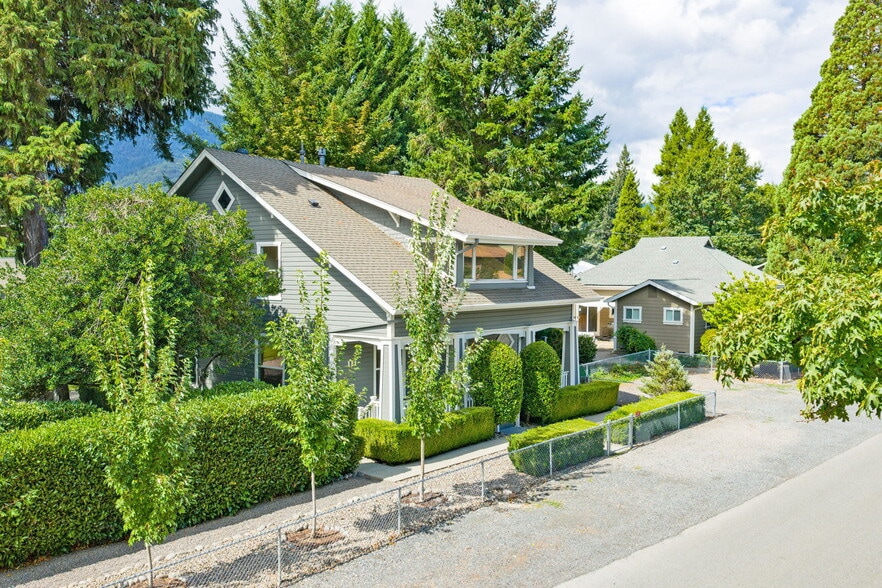 More Photos Of 111 Cedar St, Rogue River Office Residential For Sale