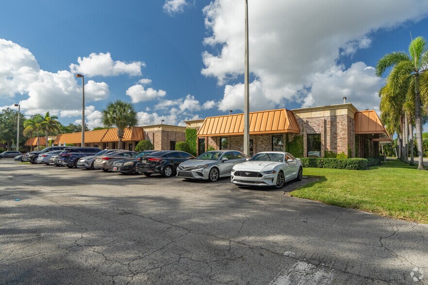 More Photos Of 541 S State Road 7, Margate Unknown For Lease