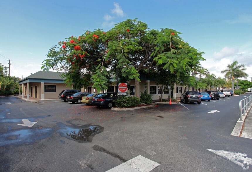 More Photos Of 134-160 NW 16th St, Boca Raton Light Distribution For Lease
