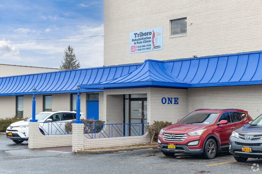 More Photos Of 1 Fulton Ave, Hempstead Office For Lease