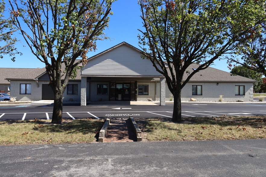 More Photos Of 1664 W Smith Valley Rd, Greenwood Medical For Lease