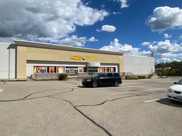 More Photos Of 7800-7852 Montgomery Rd, Cincinnati Unknown For Lease