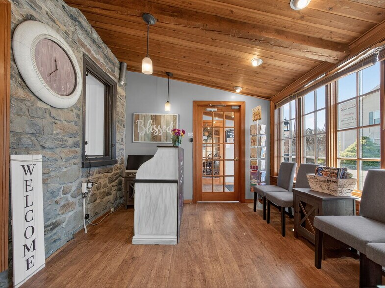 More Photos Of 1434-1436 W Broad St, Quakertown Office For Sale