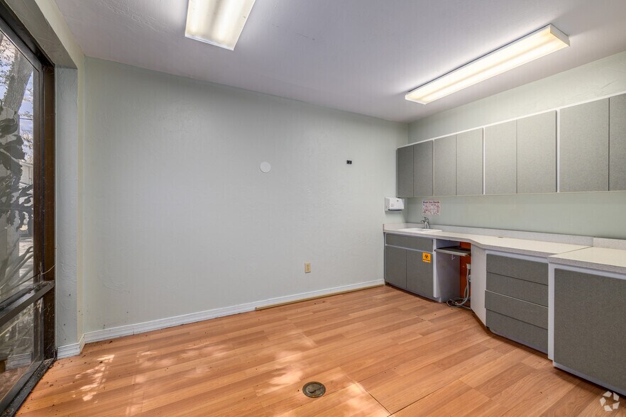 More Photos Of 1230 NW 9th Ave, Gainesville Medical For Sale