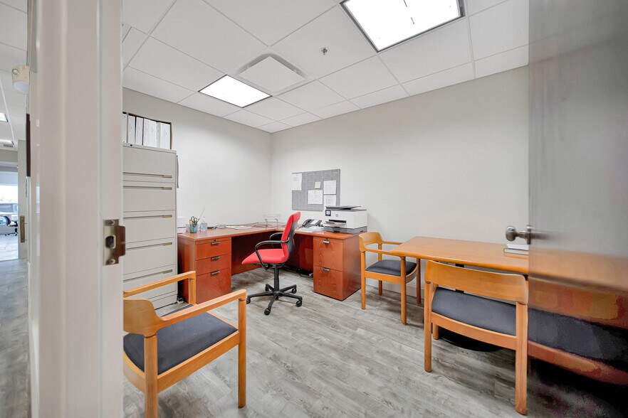 More Photos Of 80 Main St, New Canaan Storefront For Lease