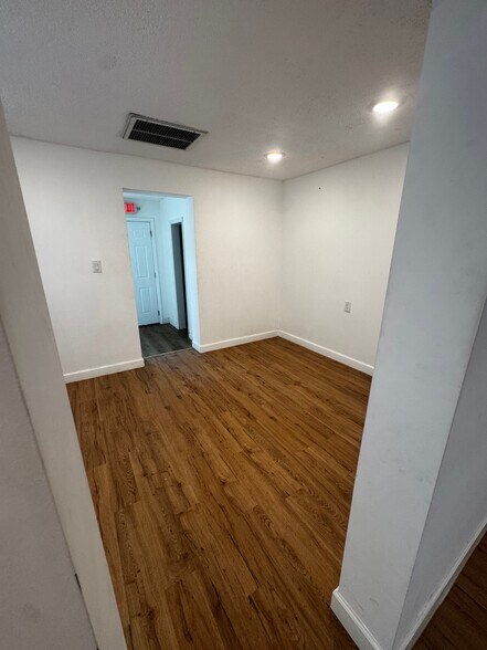 More Photos Of 25 Haworth Ave, Jacksonville Office For Lease