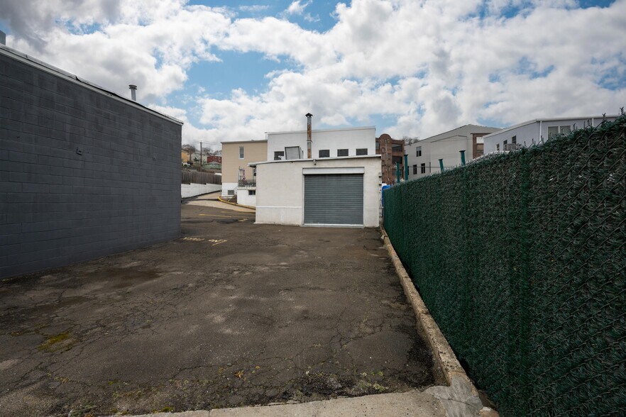 More Photos Of 914-920 Old Nepperhan Ave, Yonkers Storefront For Sale