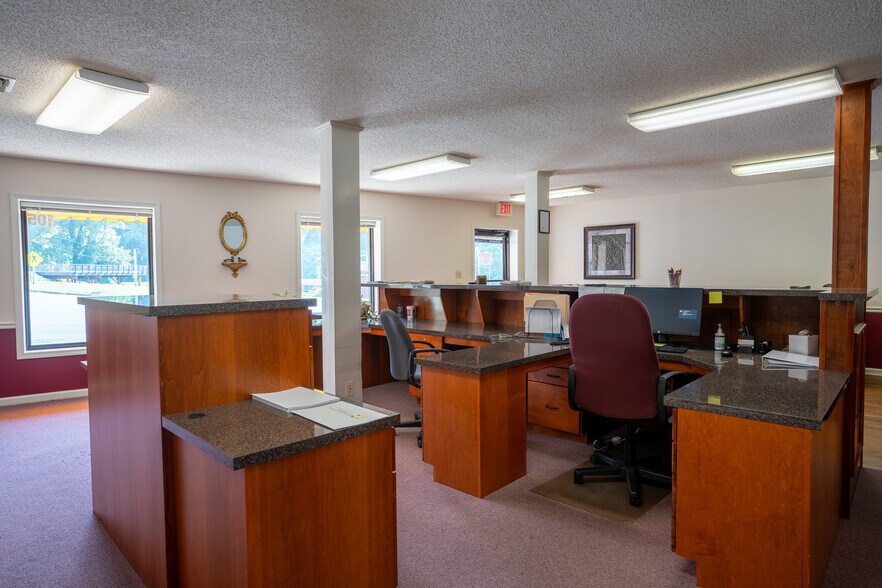 More Photos Of 105-109 Winston Rd, Jonesville Storefront For Sale