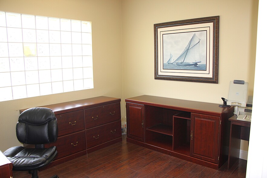 More Photos Of 6143 S Orange Blossom Trl, Orlando Loft Creative Space For Sale