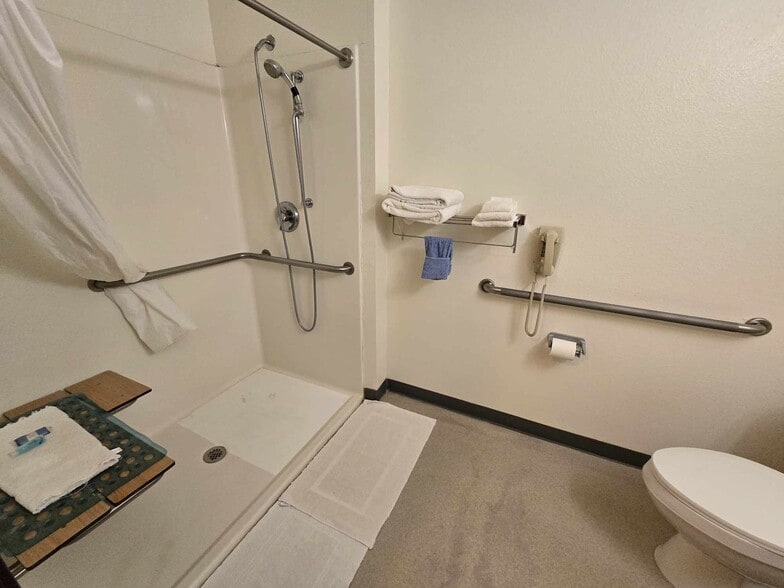 More Photos Of 748 E 12th St, Imperial Hotel For Sale