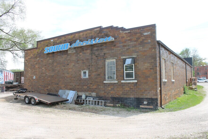 More Photos Of 123 E Hydraulic St, Yorkville Warehouse For Sale