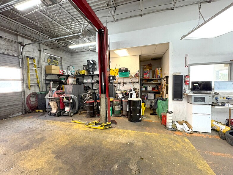 More Photos Of 1112 Speer Blvd, Denver Auto Repair For Lease