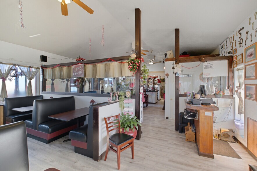 More Photos Of 1185 NE Mill St, Waldport Flex For Sale