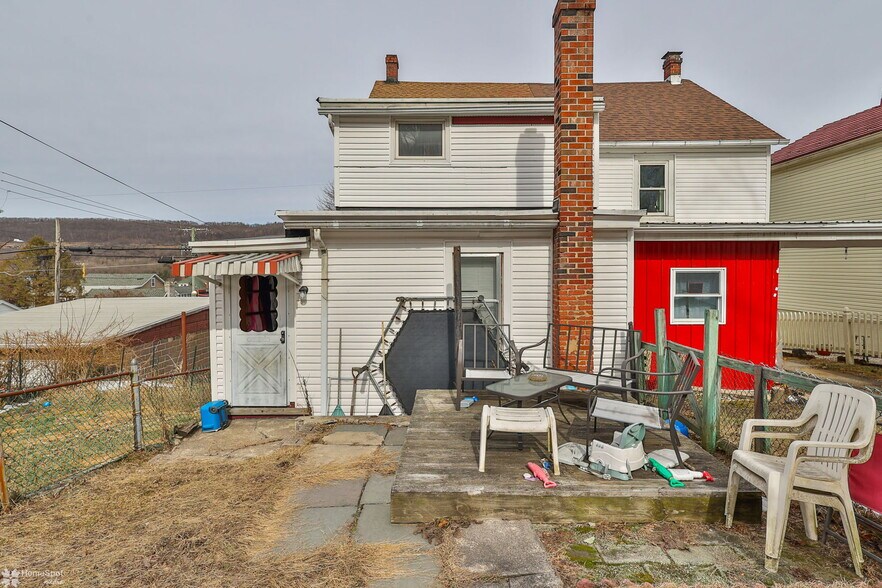 More Photos Of 304 E Kline Ave, Lansford Multifamily For Sale