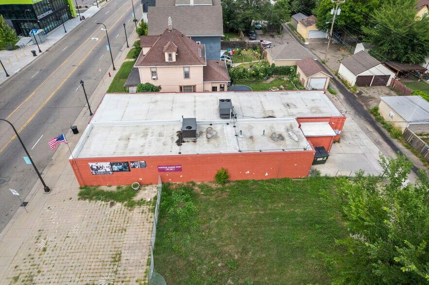 More Photos Of 2038 W Broadway Ave, Minneapolis Storefront For Sale
