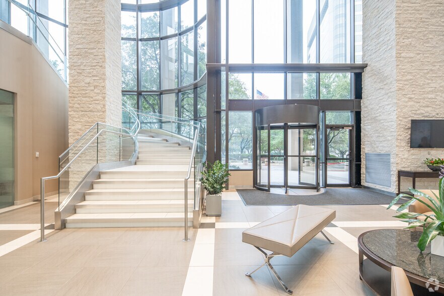 More Photos Of 290 E John Carpenter Fwy, Irving Office For Lease