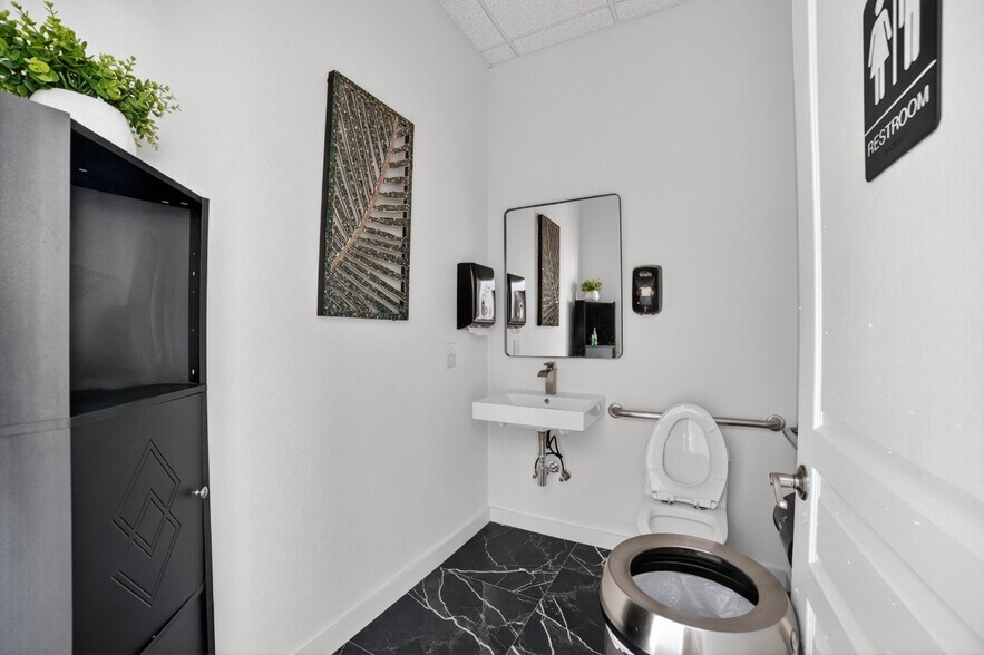 More Photos Of 2321 Ira E Woods Ave, Grapevine Medical For Lease