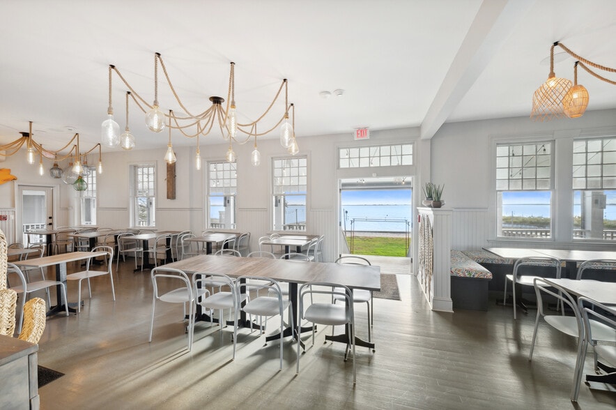 More Photos Of 32 Lighthouse Rd, Hampton Bays Hotel For Sale