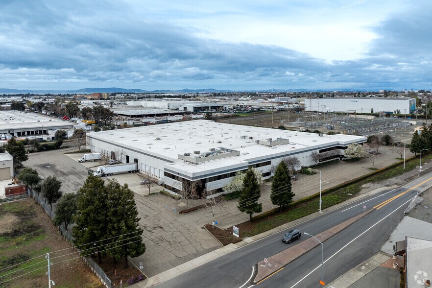 More Photos Of 13951 Washington Ave, San Leandro Warehouse For Lease