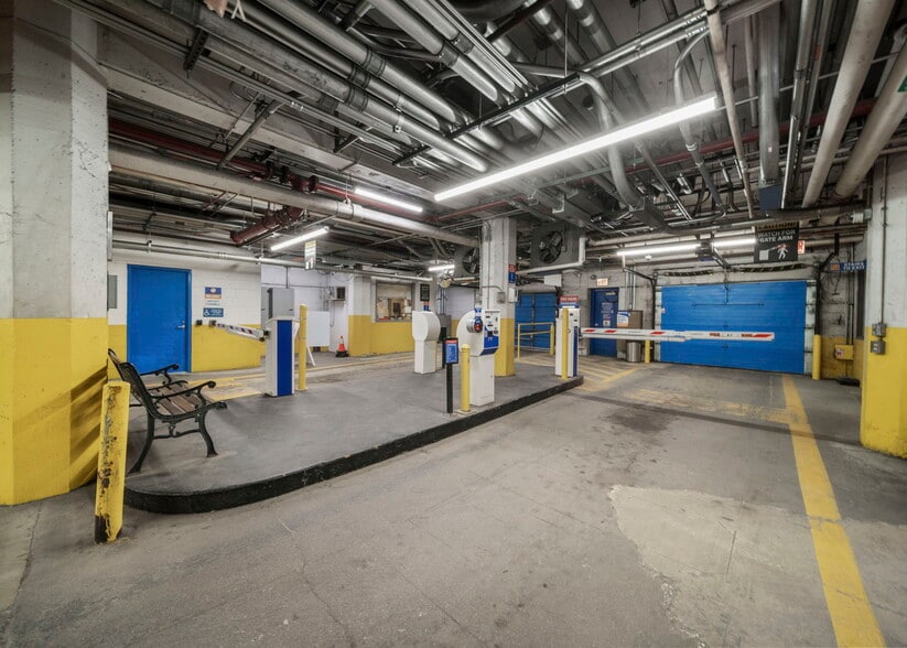 More Photos Of 75 W Harrison St, Chicago Parking Garage For Sale