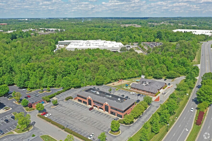 More Photos Of 4045 Premier Dr, High Point Office For Lease