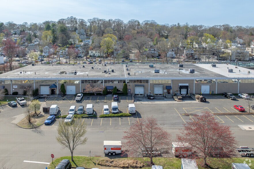 More Photos Of 11 Largo Dr S, Stamford Warehouse For Lease